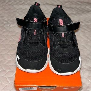 Nike revolution 5 toddler girls athletic shoes size 7c black and pink